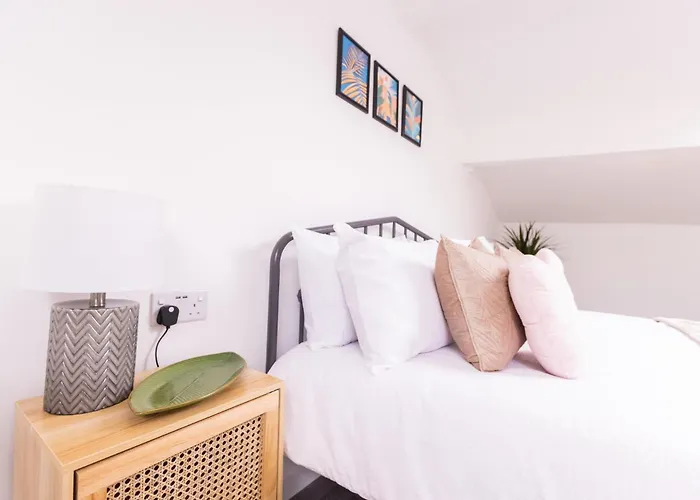 Hebden Bridge Haven - Stylish, Cosy, Canal Side, Pet Friendly