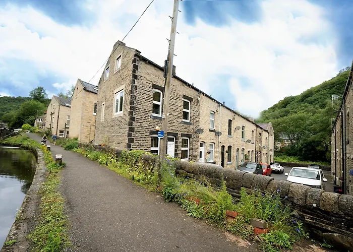 Hebden Bridge Haven - Stylish, Cosy, Canal Side, Pet Friendly