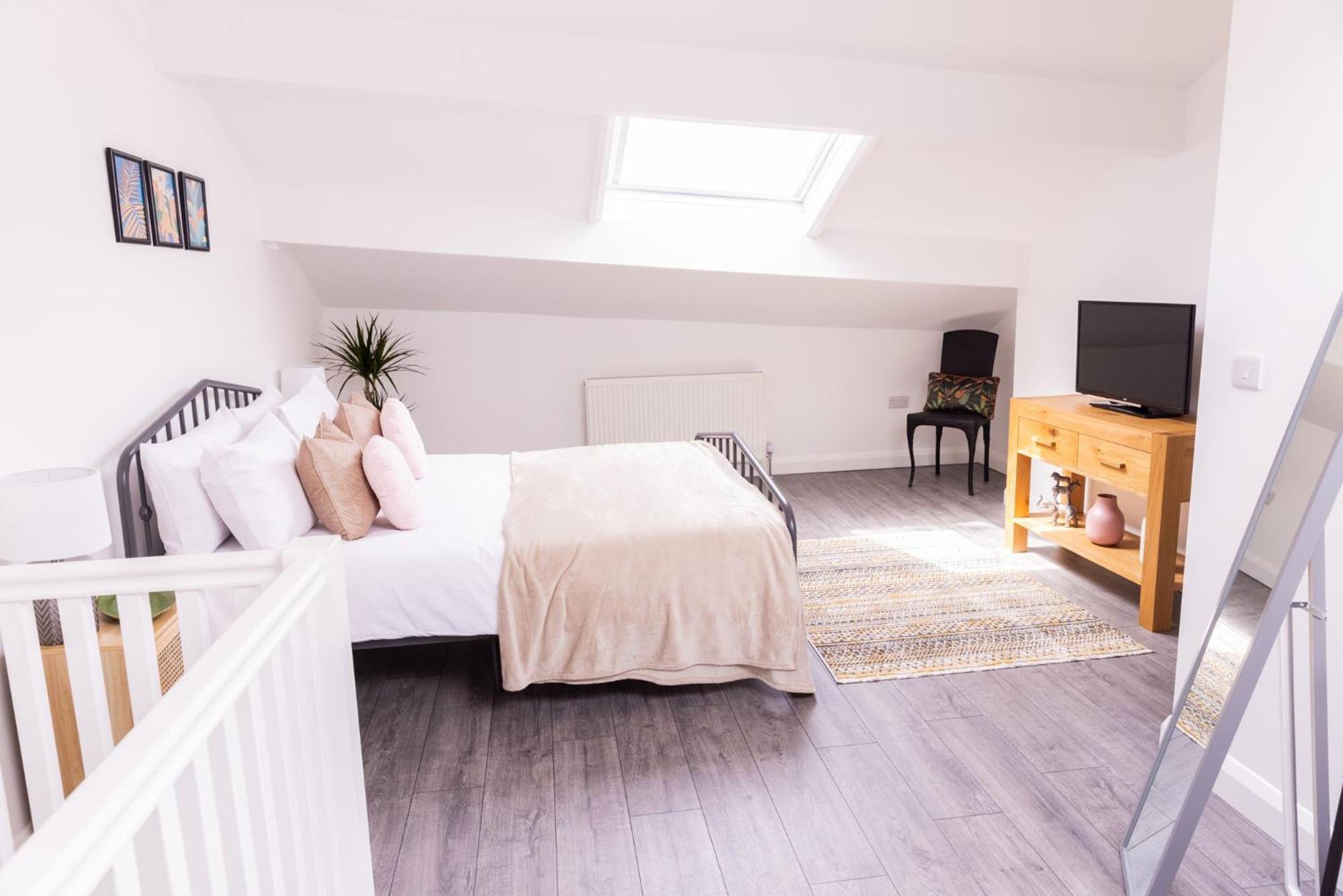 Haven - Stylish, Cosy, Canal Side, Pet Friendly *