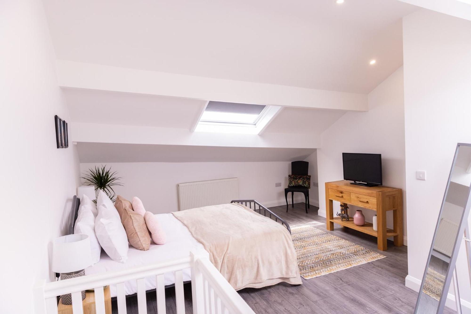 Haven - Stylish, Cosy, Canal Side, Pet Friendly Holiday home